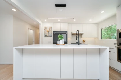 Kitchen Island Photo of 137 College Park Way, Port Moody, BC