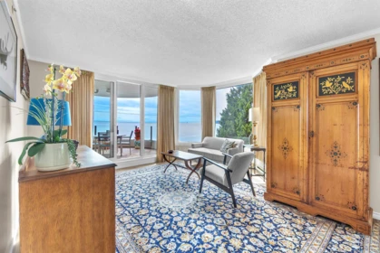 Kitchen Photo of 103 2280 Bellevue Avenue, West Vancouver, BC