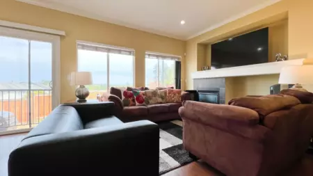 Kitchen Island Photo of 5942 165a Street, Surrey, BC