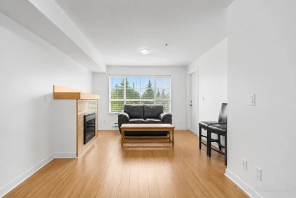 Kitchen Photo of 201 6960 120 Street, Surrey, BC