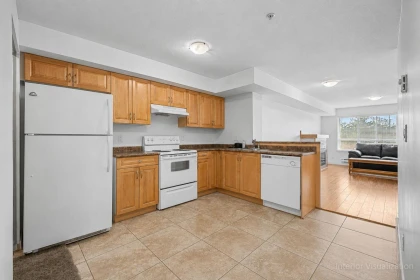 201 6960 120 Street, Surrey, BC, Surrey — Apartment/Condo for sale