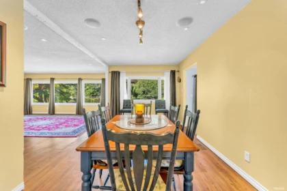 Breakfast Nook Photo of 18224 32 Avenue, Surrey, BC