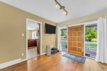 Powder Room Photo of 18224 32 Avenue, Surrey, BC