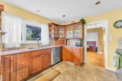 Walk-In Closet Photo of 18224 32 Avenue, Surrey, BC