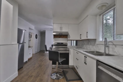 Kitchen Island Photo of 9358 184 Street, Surrey, BC
