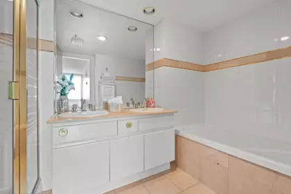 Hot Tub / Spa Photo of 12D 328 Taylor Way, West Vancouver, BC
