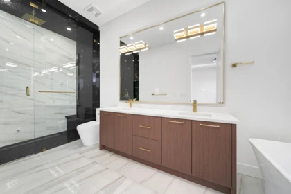 Powder Room Photo of 20070 46a Avenue Avenue, Langley, BC