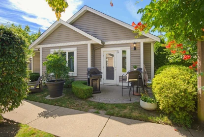 Front Yard Photo of 3 1640 140 Street, Surrey, BC