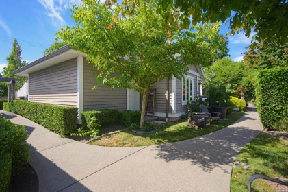 Garden / Landscaping Photo of 3 1640 140 Street, Surrey, BC