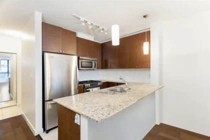 601 400 Capilano Road, Port Moody, BC, Port Moody — Apartment/Condo for sale