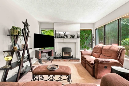 Kitchen Photo of 4698 Garden Grove Drive, Burnaby, BC