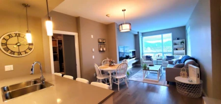 409 2242 Whatcom Road, Abbotsford, BC, Abbotsford — Apartment/Condo for sale