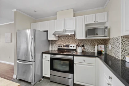Breakfast Nook Photo of 425 3 Rialto Court, New Westminster, BC