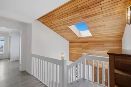 Entry Foyer Photo of 2008 Blairview Avenue, North Vancouver, BC