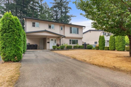 714 River Parade, Hope, BC, Hope — Single Family Residence for sale