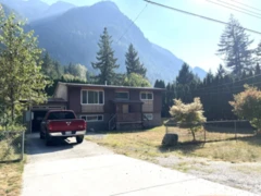 320 Robertson Crescent, Hope, BC