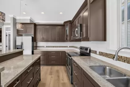 Kitchen Island Photo of 10576 Jackson Road, Maple Ridge, BC