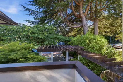Breakfast Nook Photo of 9 2015 W 3rd Avenue, Vancouver, BC