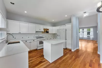 Kitchen Island Photo of 7536 147a Street, Surrey, BC