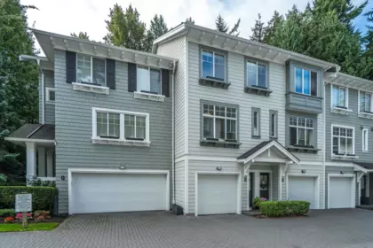 Front Yard Photo of 2 253 171 Street, Surrey, BC