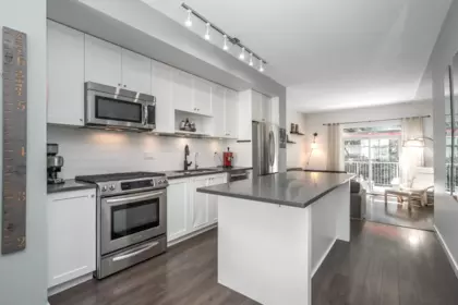 Kitchen Island Photo of 2 253 171 Street, Surrey, BC
