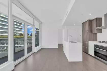 Kitchen Island Photo of 904 8133 Cook Road, Richmond, BC