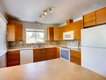 Kitchen Photo of 15866 North Bluff Road, White Rock, BC