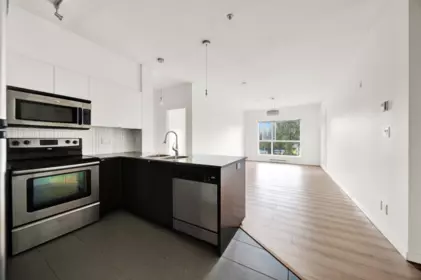 Kitchen Photo of 437 13733 107a Avenue, Surrey, BC