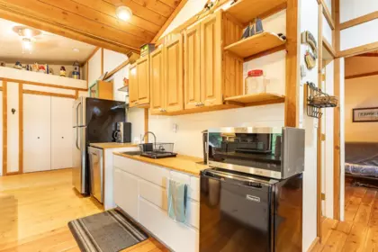 Guest Bathroom Photo of 4825 Sinclair Bay Road, Pender Harbour, BC