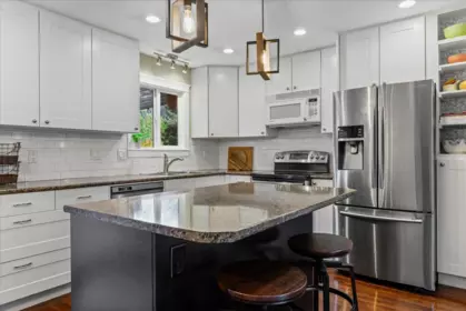 Kitchen Island Photo of 34915 Champlain Crescent, Abbotsford, BC