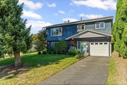Living Room Photo of 34915 Champlain Crescent, Abbotsford, BC