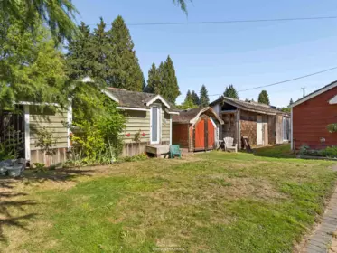 Hot Tub / Spa Photo of 788 E 26th Street, North Vancouver, BC