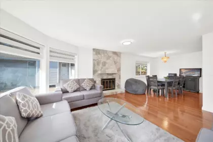 Dining Area Photo of 15747 92a Avenue, Surrey, BC