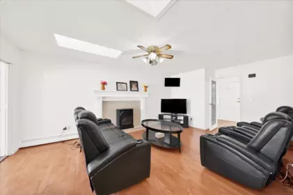Kitchen Island Photo of 15747 92a Avenue, Surrey, BC