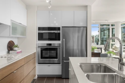 Guest Bathroom Photo of 1106 175 W 2nd Street, North Vancouver, BC