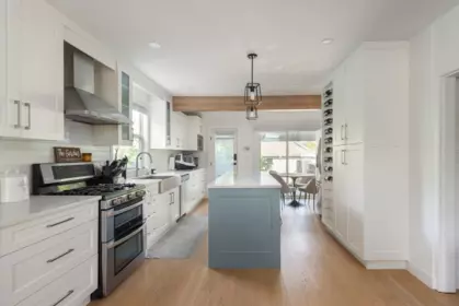 Dining Area Photo of 321 Sixth Avenue, New Westminster, BC