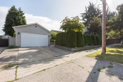 Garden / Landscaping Photo of 321 Sixth Avenue, New Westminster, BC
