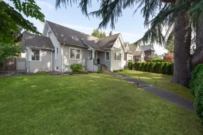 Hot Tub / Spa Photo of 321 Sixth Avenue, New Westminster, BC