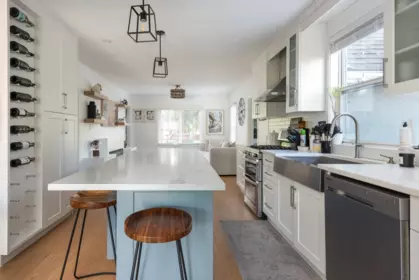 Kitchen Island Photo of 321 Sixth Avenue, New Westminster, BC