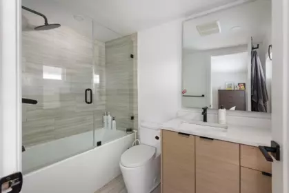 Powder Room Photo of 321 Sixth Avenue, New Westminster, BC