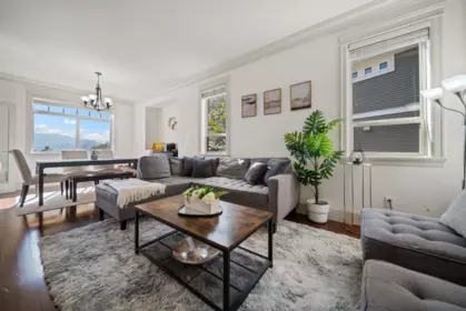 Kitchen Island Photo of 35724 Zanatta Place, Abbotsford, BC