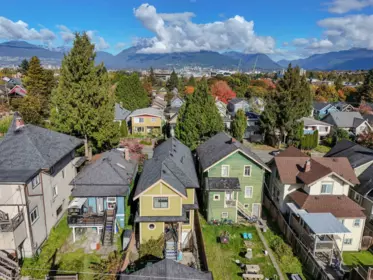 1124 E 12th Avenue, Vancouver, BC, Vancouver — Half Duplex for sale