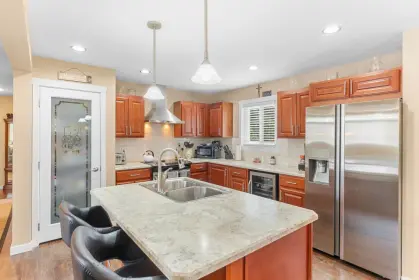 2431 Aladdin Crescent, Abbotsford, BC, Abbotsford — Single Family Residence for sale