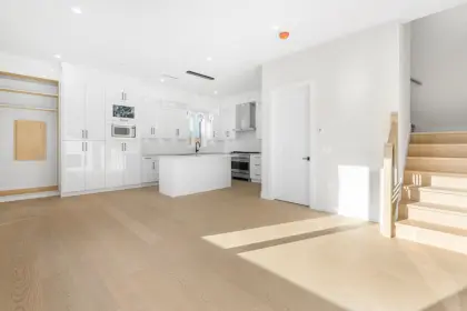380 E Woodstock Avenue, Vancouver, BC, Vancouver — Half Duplex for sale