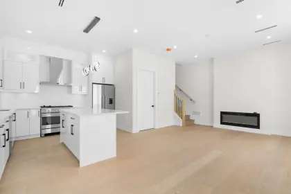 380 E Woodstock Avenue, Vancouver, BC, Vancouver — Half Duplex for sale
