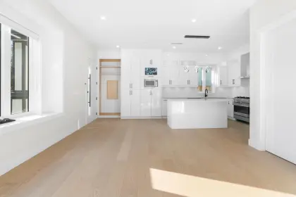 380 E Woodstock Avenue, Vancouver, BC, Vancouver — Half Duplex for sale