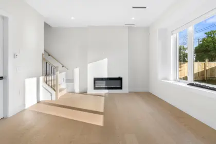 380 E Woodstock Avenue, Vancouver, BC, Vancouver — Half Duplex for sale