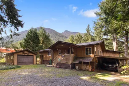 71767 Meadow Road, Sunshine Valley, BC, Sunshine valley — Single Family Residence for sale