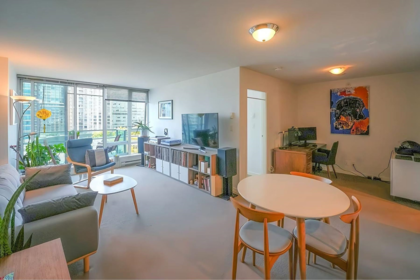 2208 788 Hamilton Street, Vancouver, BC