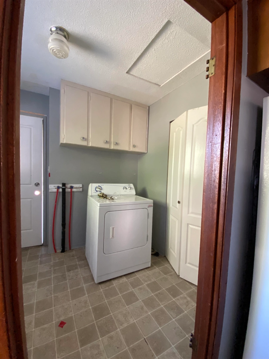 Guest Bathroom Photo of 15855 Vine Avenue, White Rock, BC